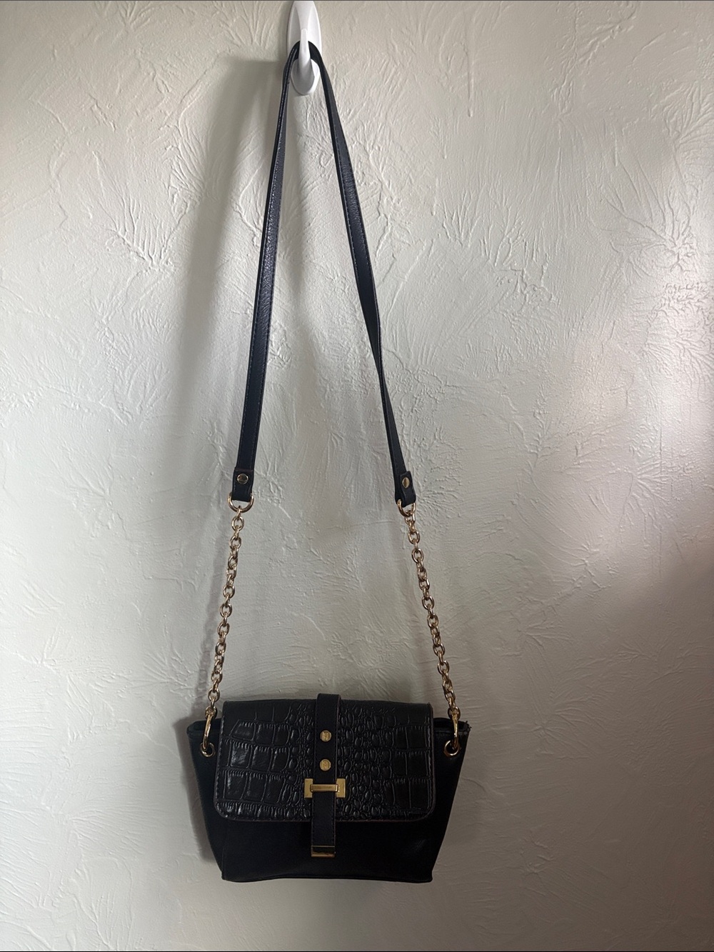 ANTONIO MELANI Black Croc-Embossed Chain-Strap Crossbody